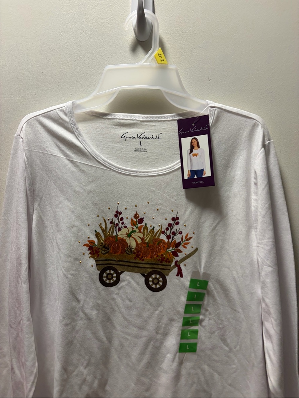 Gloria Vanderbilt White Long-Sleeve Tee with Autumn Wagon Graphic Brand New!!!